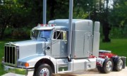 Peterbilt 377 Light Custom 1:24